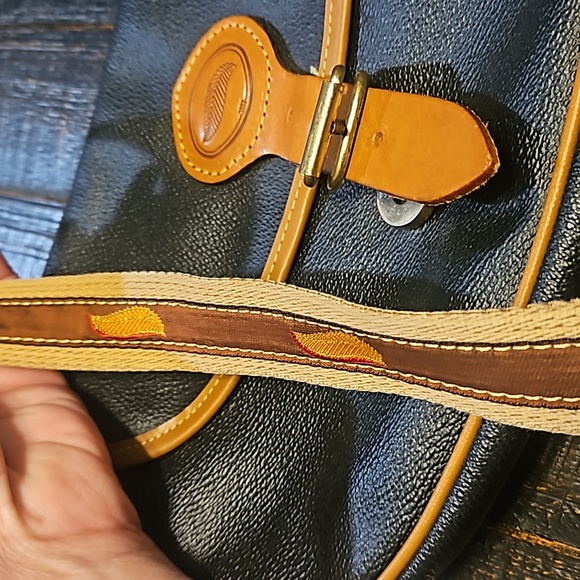 SOCO leather crossbody - Picture 3 of 9